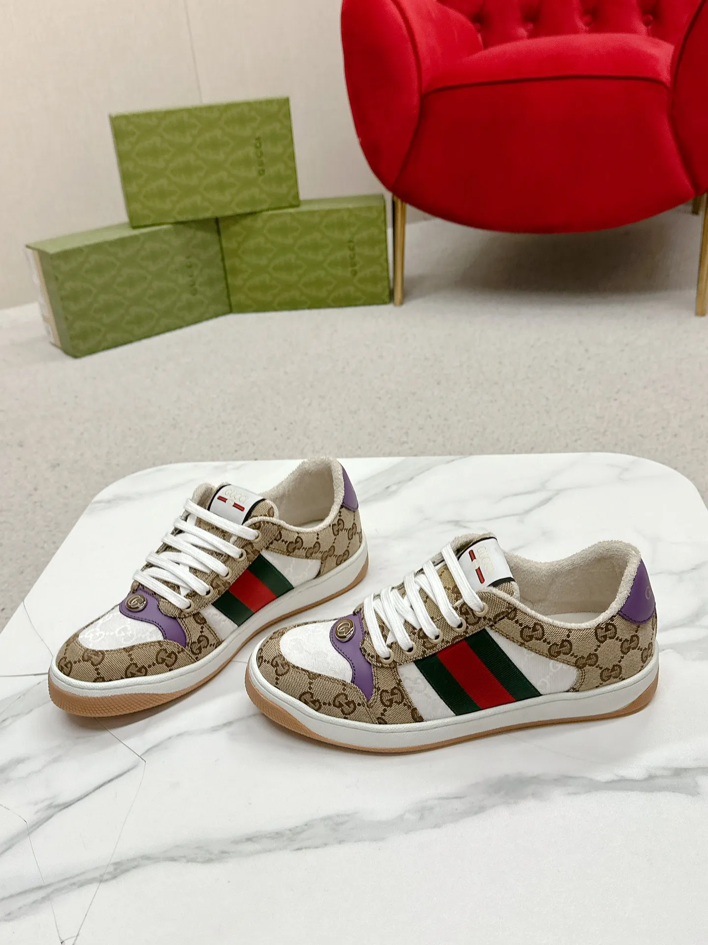 👟👟Ex-factory price 560👟👟 Men’s size +10 Gucci——purchased version GG series distressed dirty shoes-hot style is coming! 9 times out of 10 sales, you will definitely get the money. Ready stock! Spot goods! Spot goods! New colors added - the ultimate version on the market! Purchase the original version and develop it... fabric, material, outsole, and details can be compared at will! Open-mold Swarovski one-to-one replica rhinestone chain...Metal cherry pendant...Metal double G crystal cylindrical mark...Gucci original customized narrow webbing...Super flash series - flash diamond chain. The cherry decoration is detachable and can be changed into two to match with each other to show your personality. Exclusive color-brushed cowhide fabric. Hand-made distressed is very textured and has a sense of luxury! The details of the workmanship can be seen in the drawings, and no line is missed. The original terry cloth is delicate, soft and more comfortable and breathable. The privately stamped two-color original TPU outsole (lower layer is wider, upper layer is narrower). Matching packaging⭐️ Size: Female 35-40 Male 39-44 (Female 41 Male 45 customized)